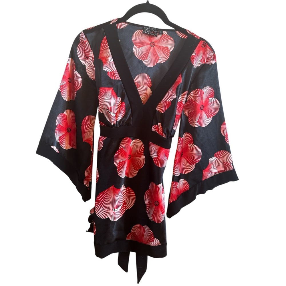 MCM Red Flower Kimono Style Satin Tied Woman's Size Small Top Colorful Casual